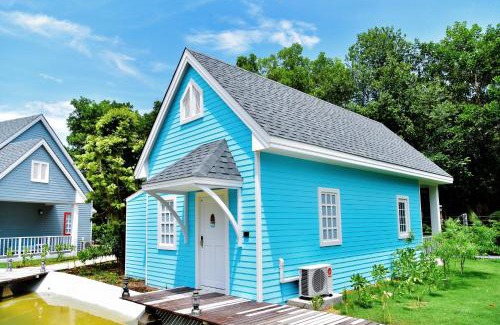 Sanamchai Resort | Peggy's Cove Resort