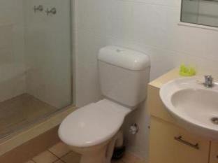 Biggera Waters Resort | Pelican Cove Apartments