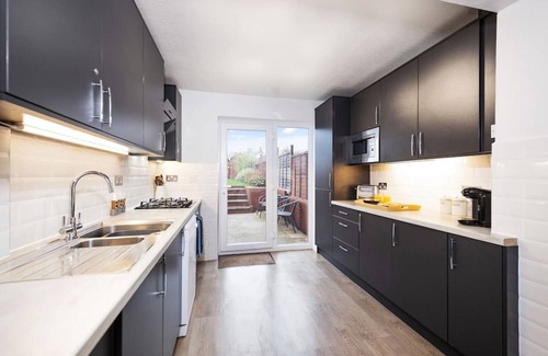 Long Itchington House | Pendicke Cottage | 3 bed house | Sleeps 6 | Southam Centre | Dog Friendly | Inspire Homes