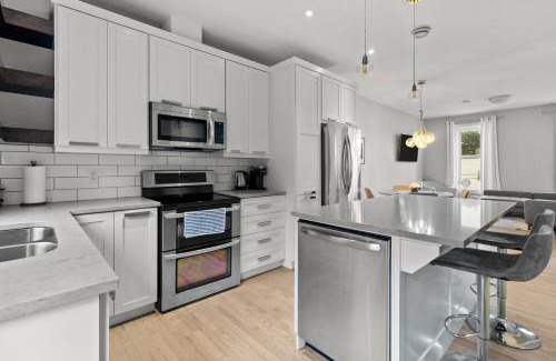 Downtown St. John's Apartment | Pennywell Prestige 3 Bed 15 Bath Garage