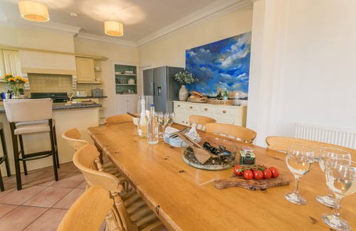 Bodorgan Apartment | Penrhyn Halen - a dog that sleeps 14 guests in 7 bedrooms