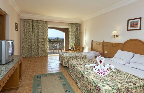 El Quseir Hotel | Pensee Royal Garden Beach Resort