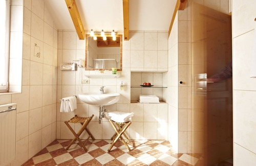 Nussbach House | Pension Jageredt