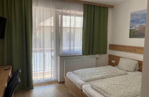 Offenhausen House | Pension Kinzl mit E-Ladestation