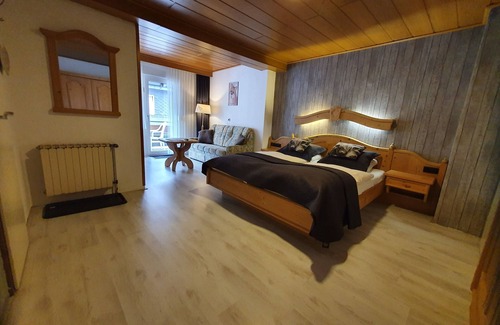 Usseln House | Pension Robin Hood