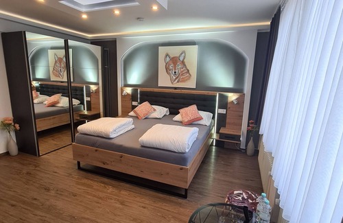 Leverkusen House | Pension Zwei A