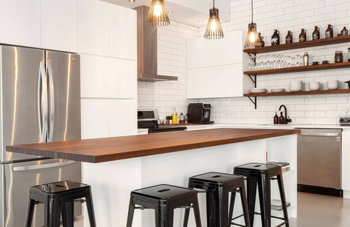 Saint Pierre d'Orleans Condo | [PENTHOUSE-508] Work, Relax & Cook With Great View