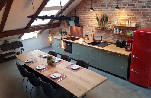 Nordstadt Apartment | Penthouse at the old arsenal - fireplace, WLAN, bathtub, shower, balcony