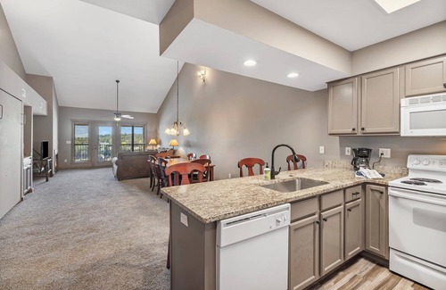 Indian Point Condo | Penthouse Condo + Suite, Gorgeous View of the Lake
