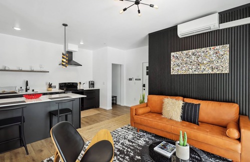 White Salmon Apartment | Penthouse deluxe studio, Mt Hood views, downtown White Salmon, suite 12