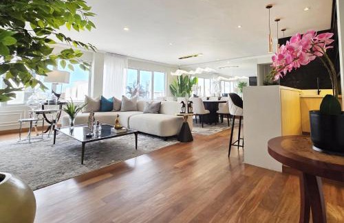 Miraflores Apartment | Penthouse Luxe private Jacuzzi King AC