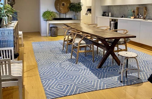Little Venice Apartment | Penthouse Oasis in Prime London. Large, light, & stylish.
