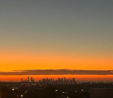 Bulleen Apartment | Penthouse with Stunning Melbourne Skyline View