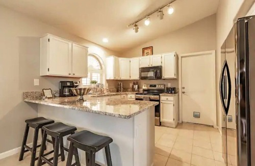 Arrowhead Shores House | Peoria Home with 2 Car Garage! High Speed Internet