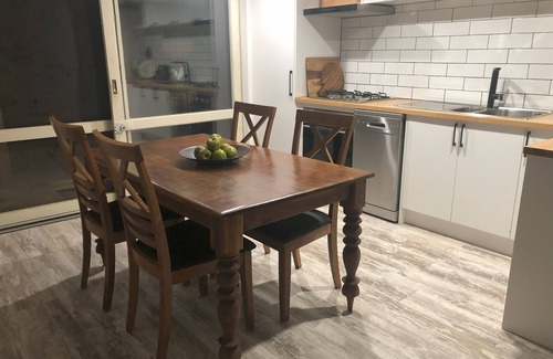 Avoca Cottage | Peppercorn Cottage Avoca . Colonial cottage accommodation on the Avoca River