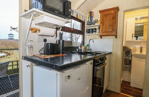 Hadlow Down Cottage | PERCH HUT, pet friendly, character holiday cottage in Crowborough