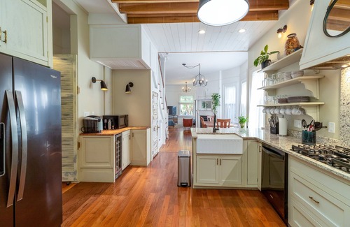 Wilmington House | Perfect Downtown Location/Unique Historic Charm/Modern Updates