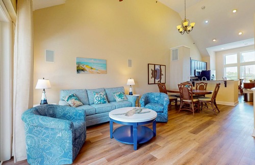 Bermuda Bay Condo | Perfect Family Getaway with Full Kitchen and Wifi