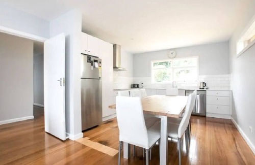 Newstead House | Perfect for Families & Groups: Views & Wi-Fi