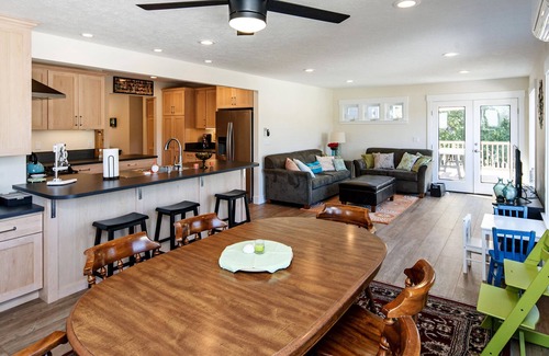 Hood River House | Perfect for GROUP gatherings! 6bed 3bth home in dt HR, walk to town, river views