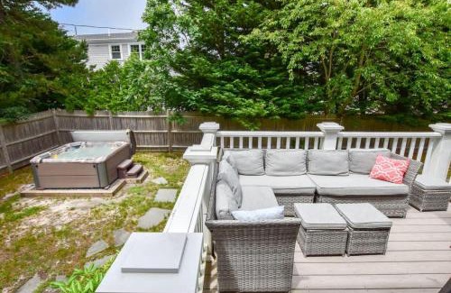 South Chatham House | Perfect for Group w Kids & Dogs w Hot Tub