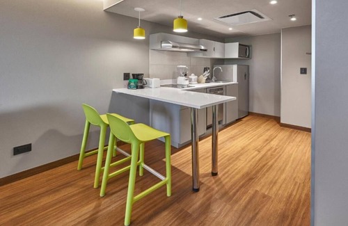 Benito Juarez Apartment | Perfect for Groups: 2-Room Stay Near Airport + Pool, Free Shuttle & Breakfast