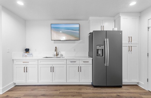New Smyrna Beach House | 🌊Perfect for Large Groups + Families | Steps to Beach | Flip Flop Living NSB🌊
