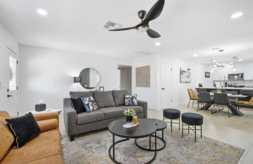 Mesa House | Perfect for Large Group 5BD+3BA Free Parking