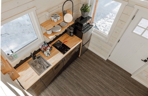 Anchorage Cabin | Perfect for two, this cozy retreat offers all you need for an Eklutna Valley getaway