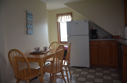 Newport Condo | Perfect For Wedding Guest, Friends Getaway Or Family Vacation