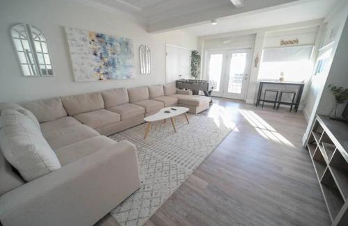 Sylvan Beach House | Perfect Group Getaway Sleeps 42 Guests