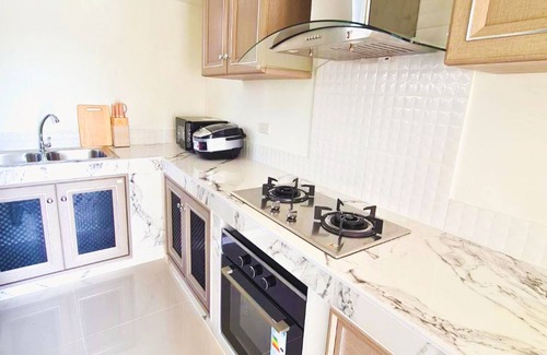 Saraphi House | Perfect Home 15 mins from airport.