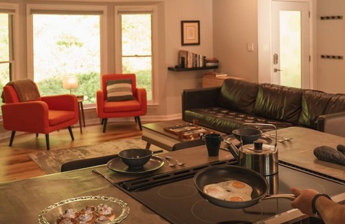 Gerton Apartment | Perfect Luxe Retreat w/Hot Tub