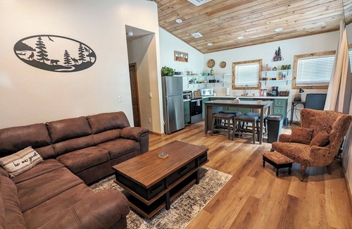 Pinetop Cabin | Perfect Pair: 2 New Homes, Large Groups, Across the Street from Each Other