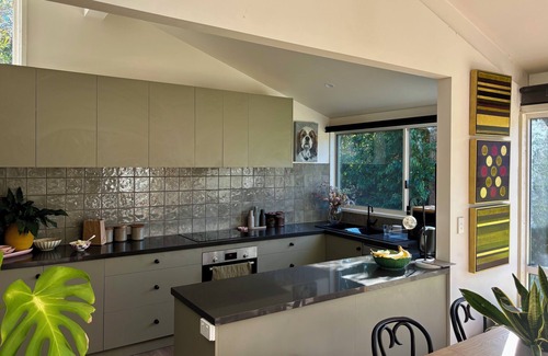 Somers House | Perfect position in Somers - 150m to beach and 3 minutes walk from cafe