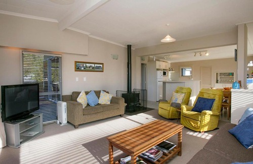 Motuoapa House | Perfect Position - Motuoapa Holiday Home