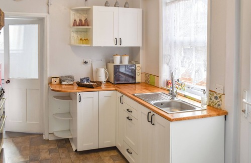 Caister-on-Sea Cottage | Perfect seaside haven offering a warm welcome to guests and their dogs.