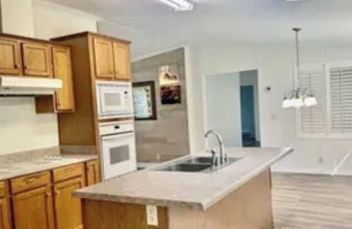 Utica House | Perfect stay over, thru Hinds County, sleeps Four
