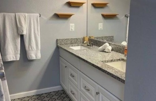 North Mountain House | Perfect townhome with AC in sunny Phoenix