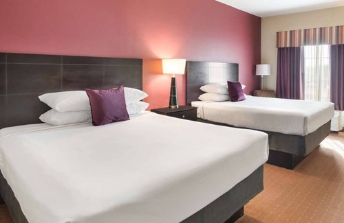 Saint Landry Hotel | Perfect Vacation Choice in Bunkie! With Outdoor Pool, Free Breakfast!