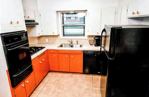 College Station House | Perfect Vintage game day house with tons of room for families or large groups!