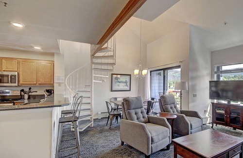 Historic District Condo | Perfectly Located 1Br With loft- Close to Lifts & Downtown