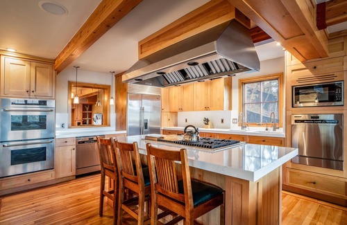 Park City House | Perfectly Positioned in Old Town, Steps to Ski Runs & Town Lift, Private Hot Tub!