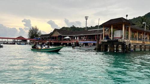 Kampung Pasir Hantu Hostel | Perhentian Asma