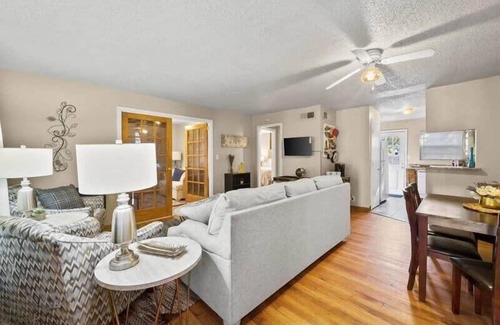 Tulsa Condo | Pet-Friendly 1BR Condo with pool in Midtown Tulsa