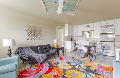 Seguin Ski Chalet | Pet-friendly 1BR Cottage Retreat w/Outdoor BBQ