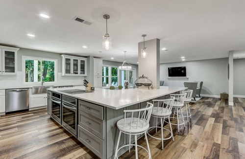 Amelia City House | Pet Friendly | 5000 Sq Ft | 2 Living Rooms & 2 Kitchens | Optional Pool Heat | Firepit | Fenced Yard