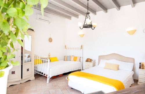 Sikinos House | Pet-Friendly Apartment 'Kimolos' with Sea View, Whirlpool & Wi-Fi