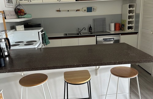 Mornington Villa | Pet friendly beachfront haven - Fisherman’s Beach Mornington