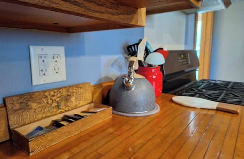 Dresbach House | Pet-friendly, Comfy 2-Story near Mississippi River